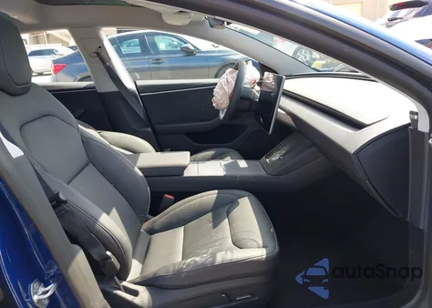 2025 Tesla Model 3 Long Range All-Wheel Drive z USA, uszkodzony, nr VIN 5YJ3E1EB9SF932149